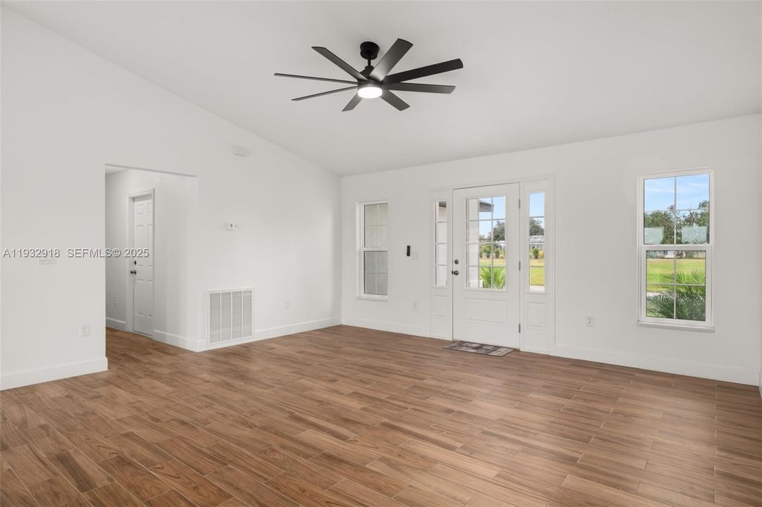 На продажу: $360,000 (3 спален, 2 ванн, 1650 Квадратных фут)