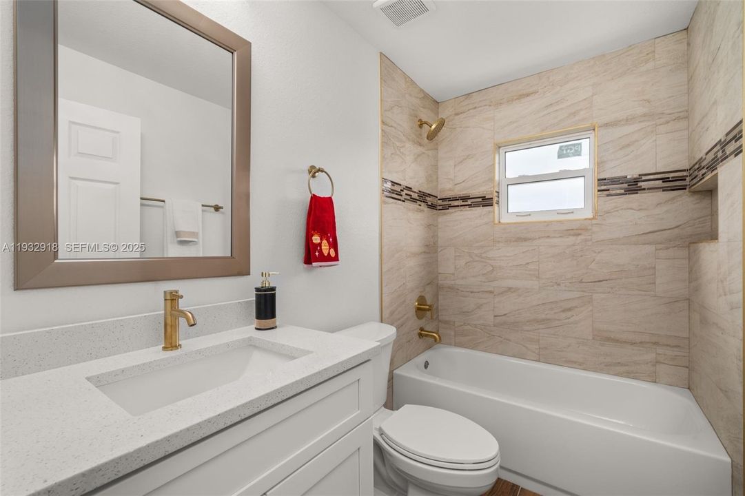 На продажу: $360,000 (3 спален, 2 ванн, 1650 Квадратных фут)