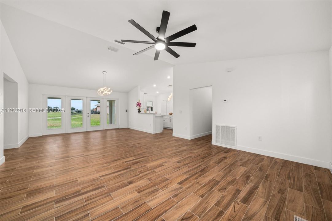 На продажу: $360,000 (3 спален, 2 ванн, 1650 Квадратных фут)