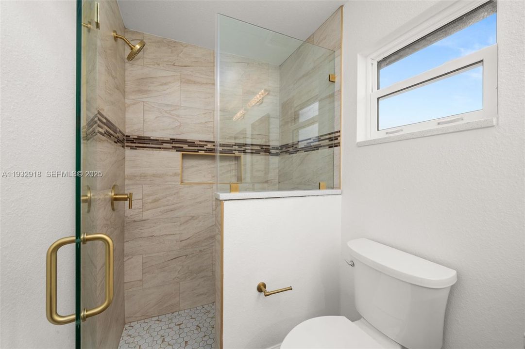 На продажу: $360,000 (3 спален, 2 ванн, 1650 Квадратных фут)