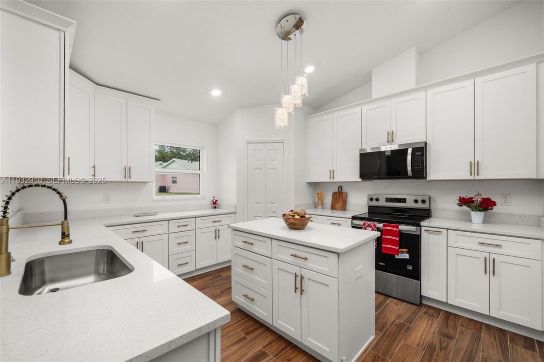 На продажу: $360,000 (3 спален, 2 ванн, 1650 Квадратных фут)