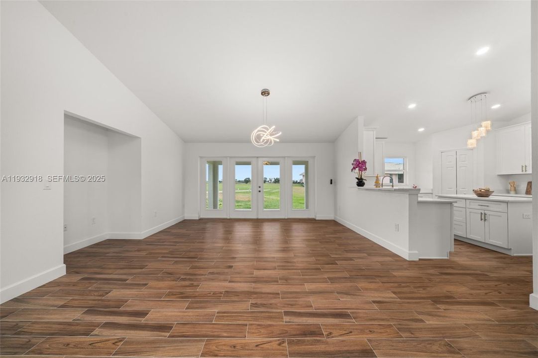 На продажу: $360,000 (3 спален, 2 ванн, 1650 Квадратных фут)