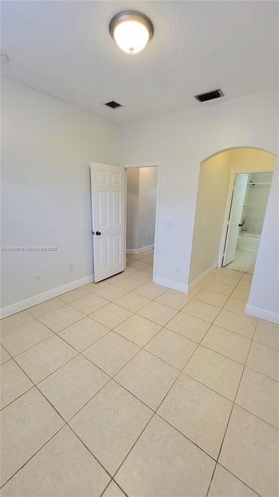 For Rent: $2,350 (2 beds, 2 baths, 1100 Square Feet)