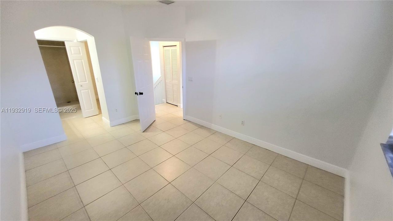 For Rent: $2,350 (2 beds, 2 baths, 1100 Square Feet)