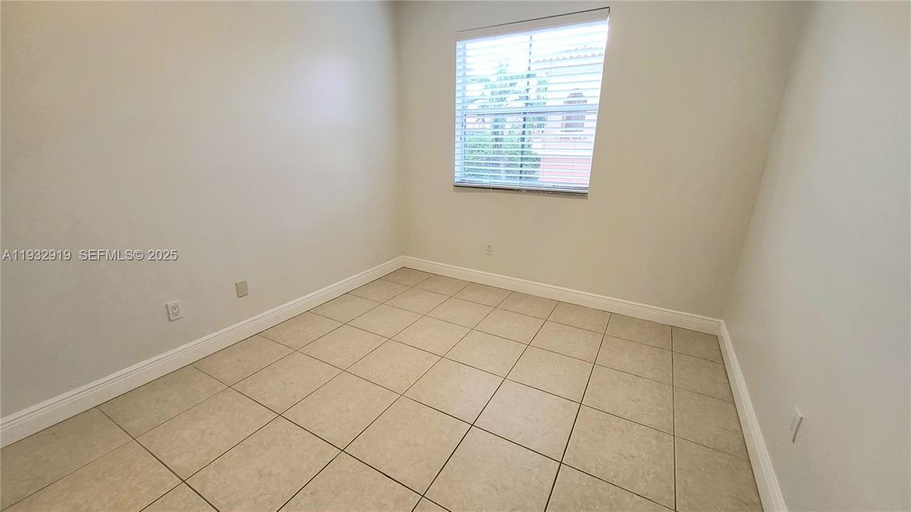 For Rent: $2,350 (2 beds, 2 baths, 1100 Square Feet)