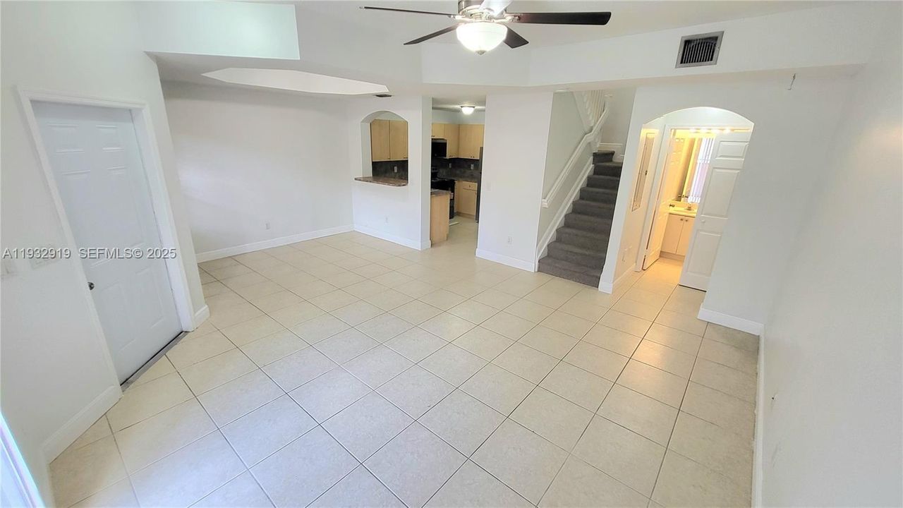 For Rent: $2,350 (2 beds, 2 baths, 1100 Square Feet)
