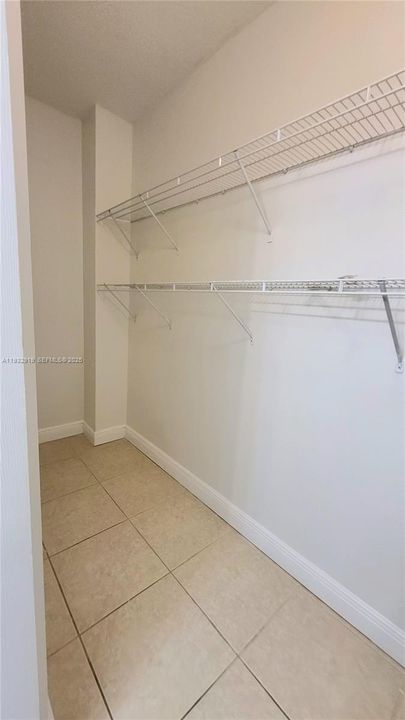 For Rent: $2,350 (2 beds, 2 baths, 1100 Square Feet)