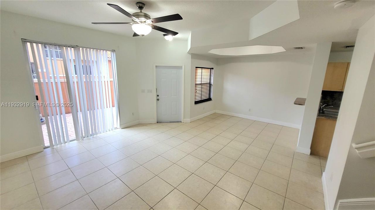 For Rent: $2,350 (2 beds, 2 baths, 1100 Square Feet)