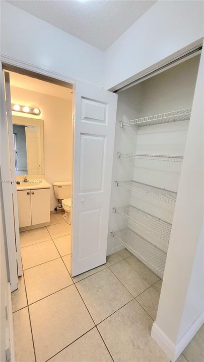 For Rent: $2,350 (2 beds, 2 baths, 1100 Square Feet)