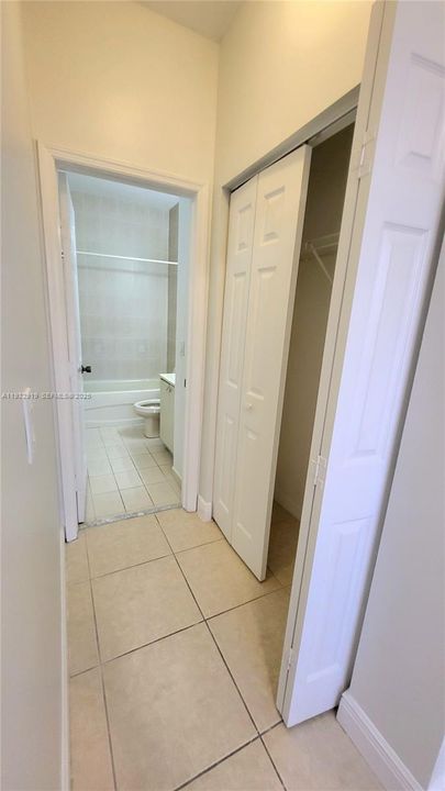 For Rent: $2,350 (2 beds, 2 baths, 1100 Square Feet)