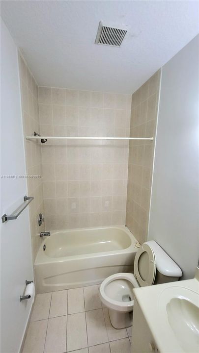 For Rent: $2,350 (2 beds, 2 baths, 1100 Square Feet)