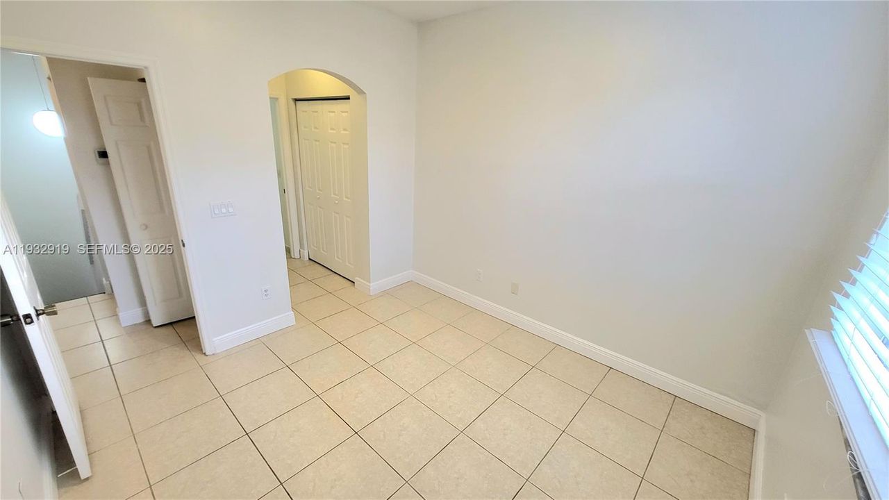 For Rent: $2,350 (2 beds, 2 baths, 1100 Square Feet)