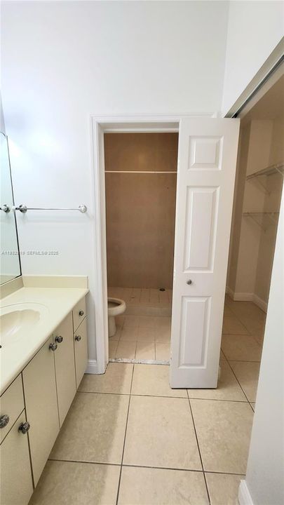 For Rent: $2,350 (2 beds, 2 baths, 1100 Square Feet)