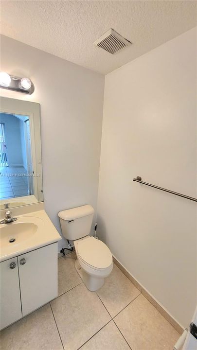 For Rent: $2,350 (2 beds, 2 baths, 1100 Square Feet)