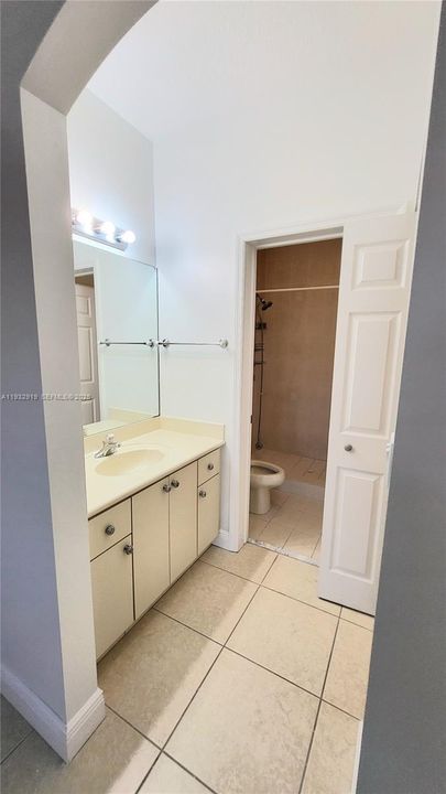 For Rent: $2,350 (2 beds, 2 baths, 1100 Square Feet)