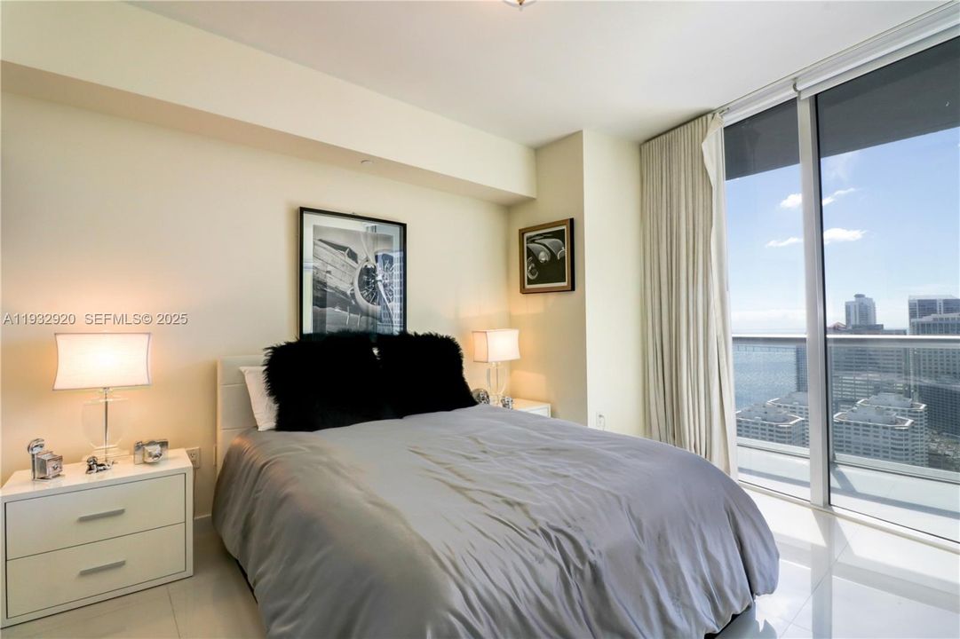 For Sale: $919,000 (2 beds, 2 baths, 1255 Square Feet)