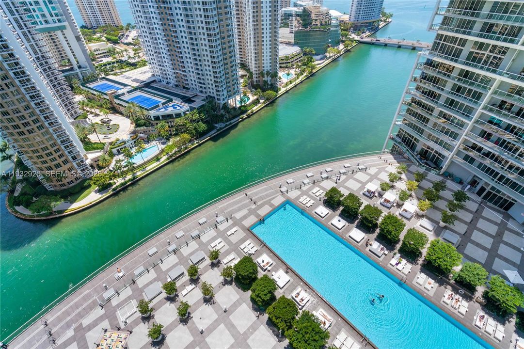 For Sale: $799,000 (2 beds, 2 baths, 1255 Square Feet)
