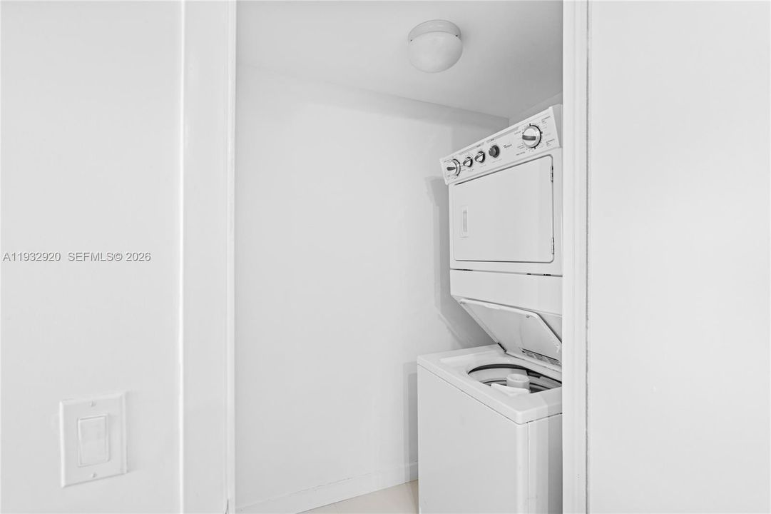 For Sale: $799,000 (2 beds, 2 baths, 1255 Square Feet)