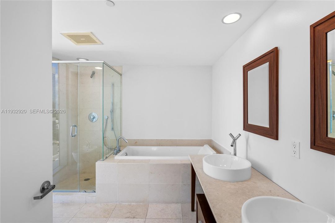 For Sale: $799,000 (2 beds, 2 baths, 1255 Square Feet)