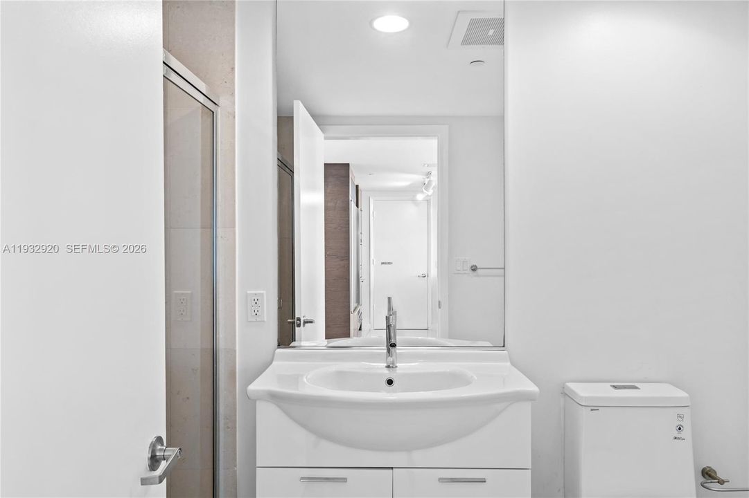 For Sale: $799,000 (2 beds, 2 baths, 1255 Square Feet)