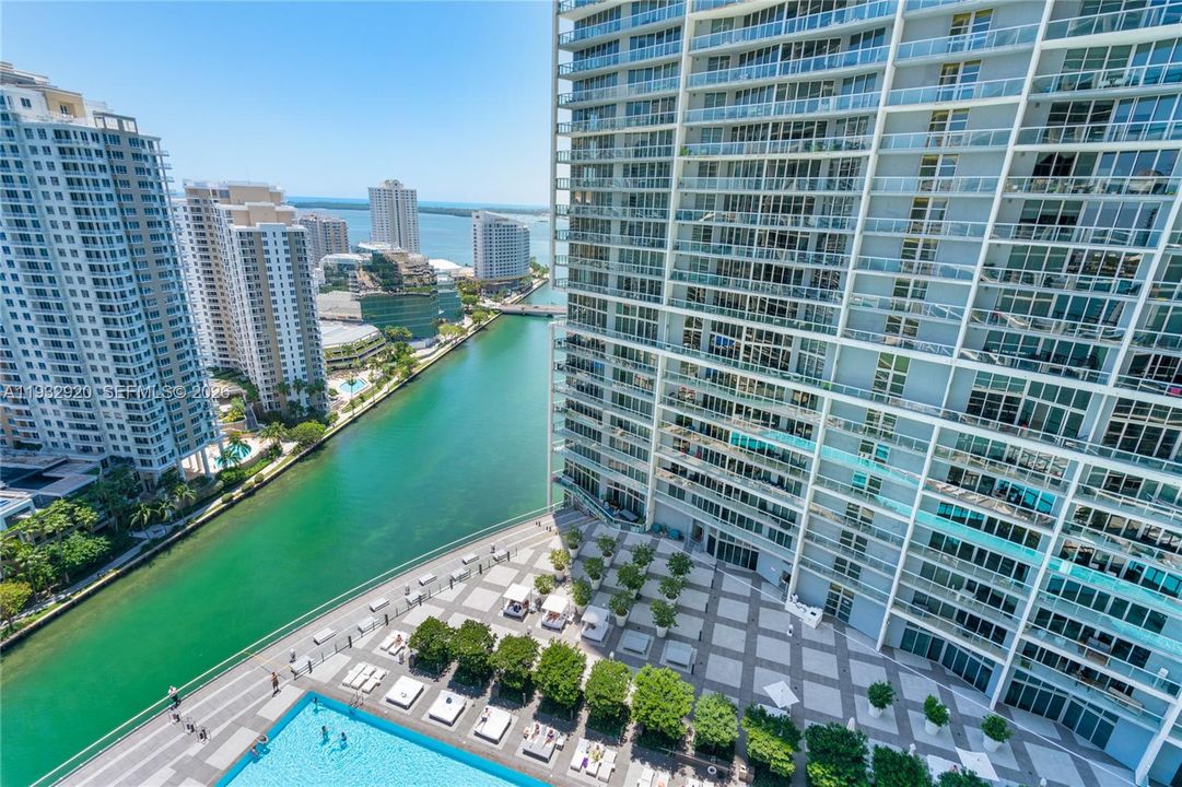 For Sale: $799,000 (2 beds, 2 baths, 1255 Square Feet)