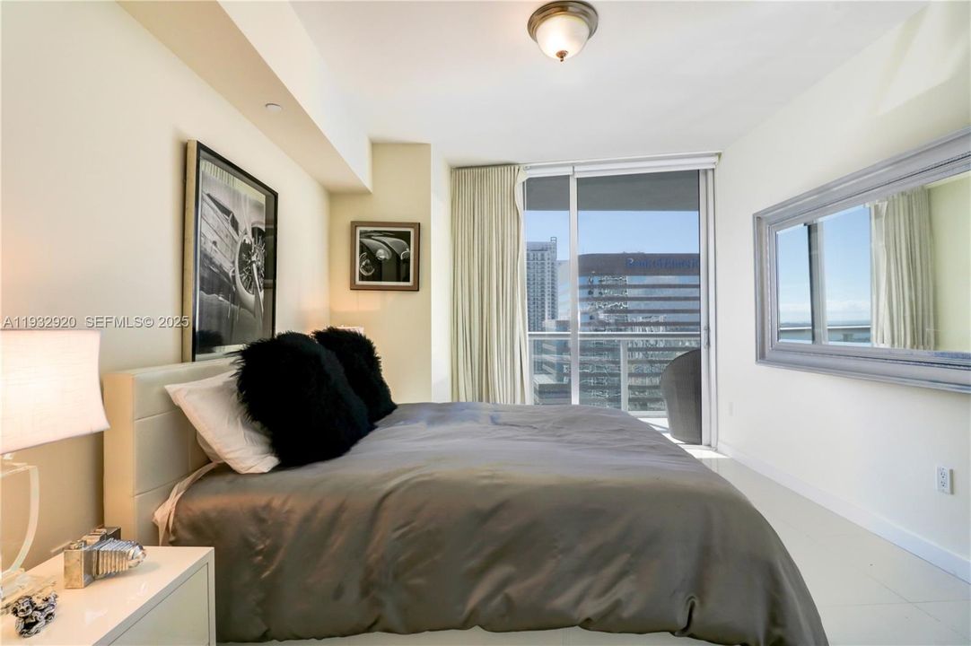 For Sale: $919,000 (2 beds, 2 baths, 1255 Square Feet)