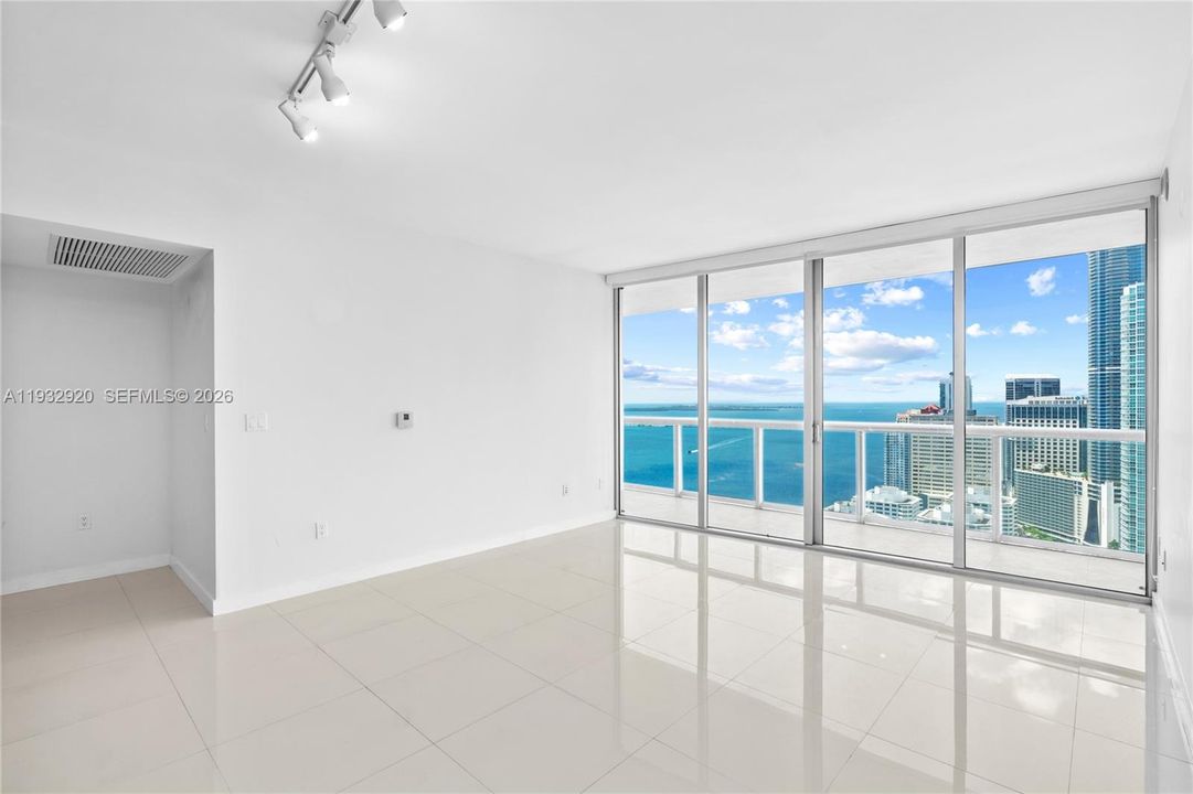 For Sale: $799,000 (2 beds, 2 baths, 1255 Square Feet)