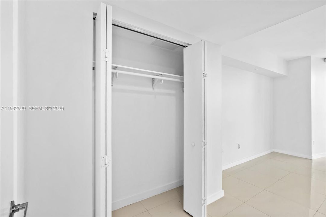 For Sale: $799,000 (2 beds, 2 baths, 1255 Square Feet)