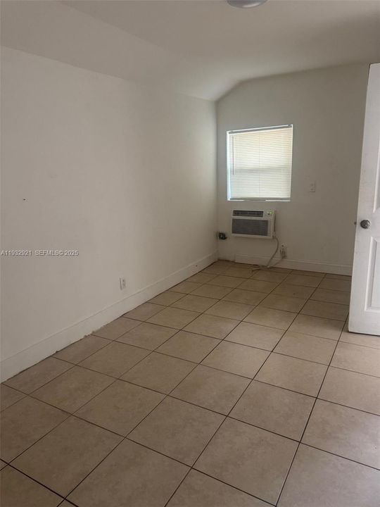 出租: $1,500 (1 贝兹, 1 浴室, 7639 平方英尺)