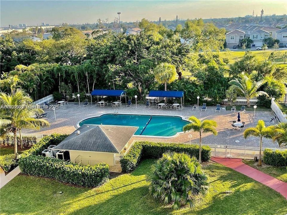 На продажу: $215,000 (2 спален, 2 ванн, 1132 Квадратных фут)