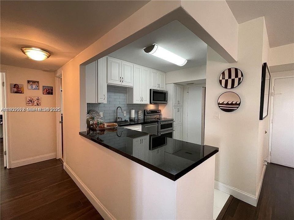 На продажу: $215,000 (2 спален, 2 ванн, 1132 Квадратных фут)