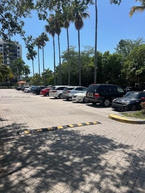 В аренду: $3,800 (1 спален, 1 ванн, 972 Квадратных фут)