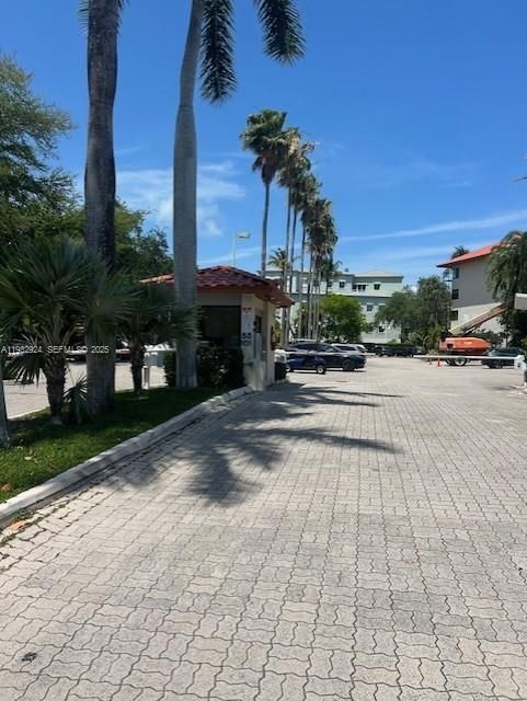 В аренду: $3,800 (1 спален, 1 ванн, 972 Квадратных фут)