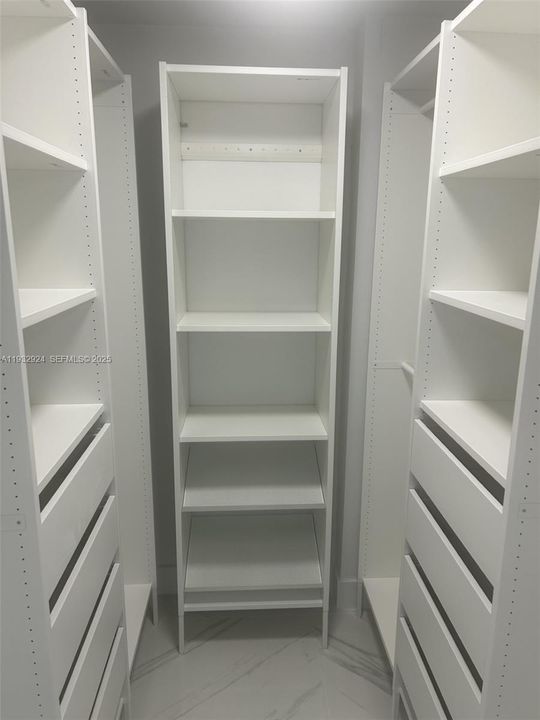 В аренду: $3,800 (1 спален, 1 ванн, 972 Квадратных фут)