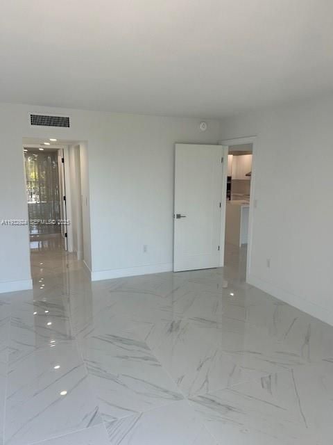 В аренду: $3,800 (1 спален, 1 ванн, 972 Квадратных фут)