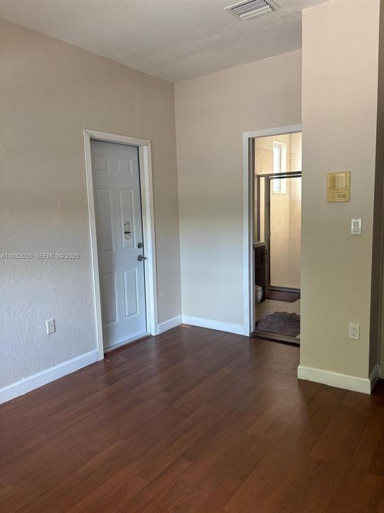 В аренду: $1,200 (5 спален, 3 ванн, 2647 Квадратных фут)