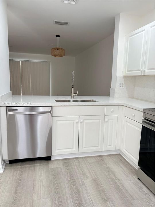 En Venta: $432,000 (3 camas, 2 baños, 1361 Pies cuadrados)