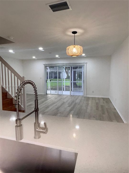 En Venta: $432,000 (3 camas, 2 baños, 1361 Pies cuadrados)