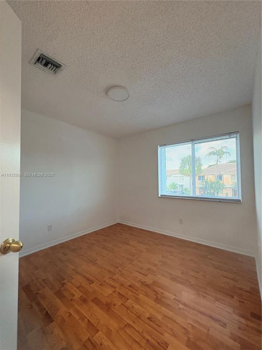 En Venta: $432,000 (3 camas, 2 baños, 1361 Pies cuadrados)