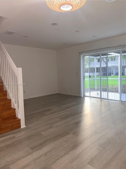 En Venta: $432,000 (3 camas, 2 baños, 1361 Pies cuadrados)