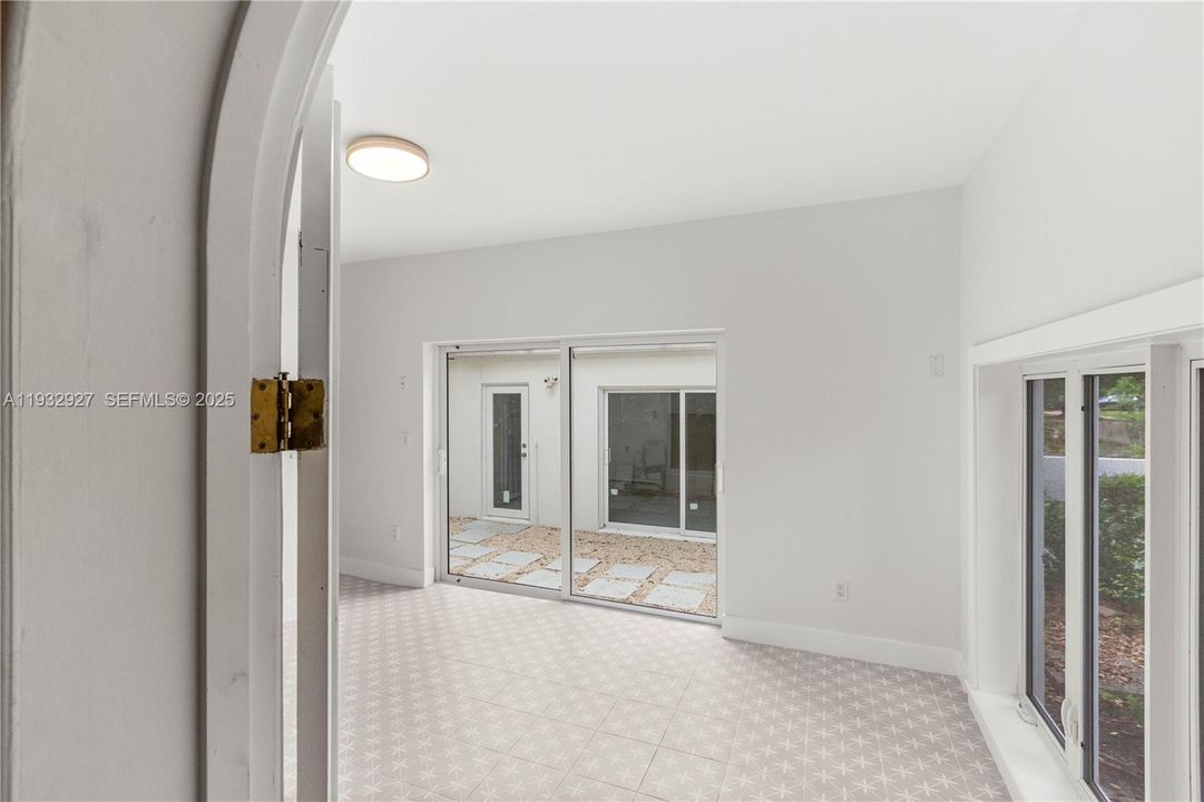 For Rent: $5,248 (3 beds, 2 baths, 1180 Square Feet)