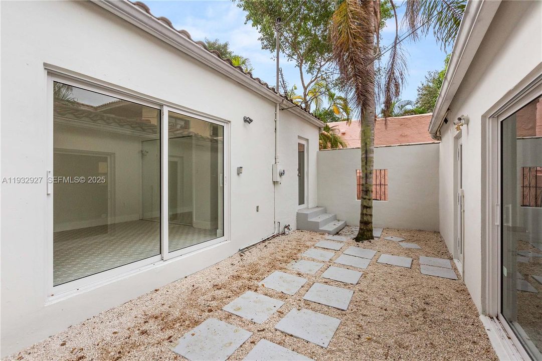 For Rent: $5,248 (3 beds, 2 baths, 1180 Square Feet)