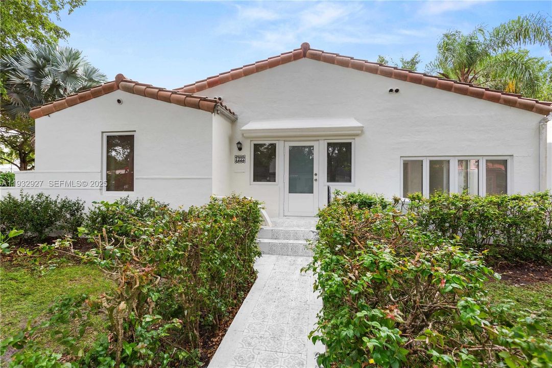 For Rent: $5,248 (3 beds, 2 baths, 1180 Square Feet)