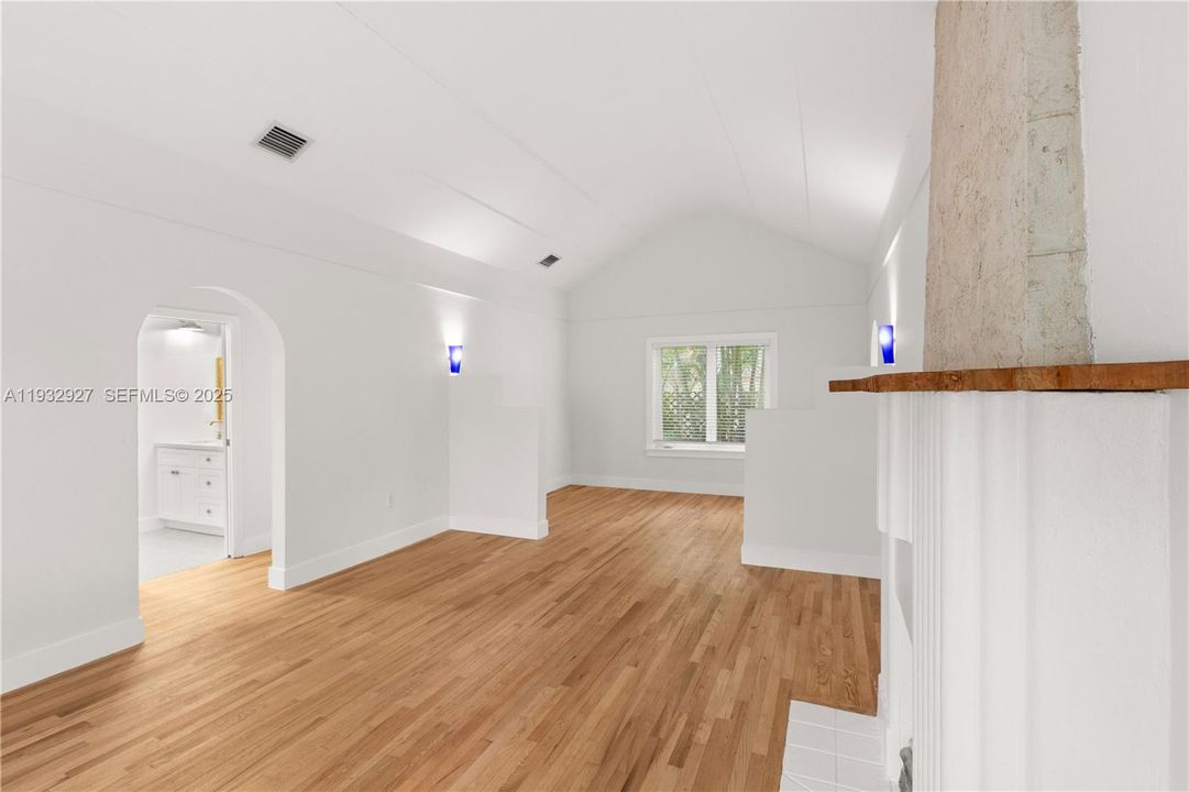 For Rent: $5,248 (3 beds, 2 baths, 1180 Square Feet)