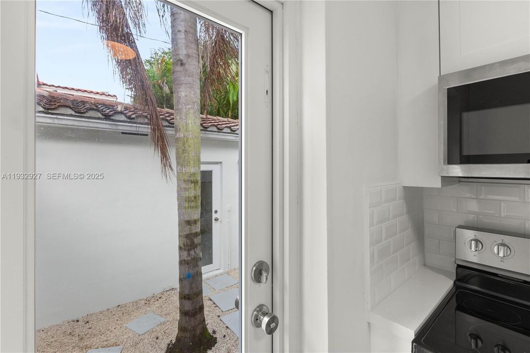 For Rent: $5,248 (3 beds, 2 baths, 1180 Square Feet)