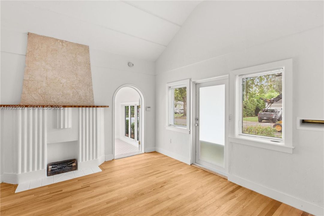 For Rent: $5,248 (3 beds, 2 baths, 1180 Square Feet)