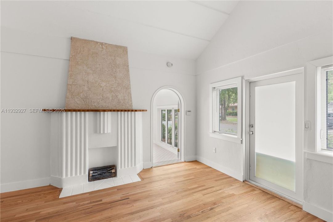 For Rent: $5,248 (3 beds, 2 baths, 1180 Square Feet)