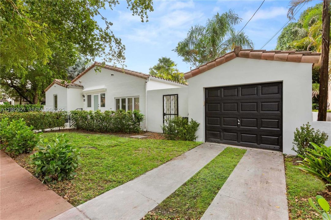 For Rent: $5,248 (3 beds, 2 baths, 1180 Square Feet)