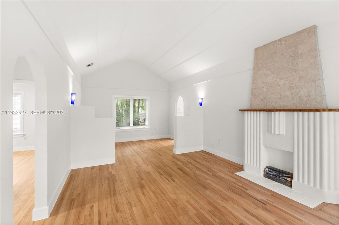 For Rent: $5,248 (3 beds, 2 baths, 1180 Square Feet)