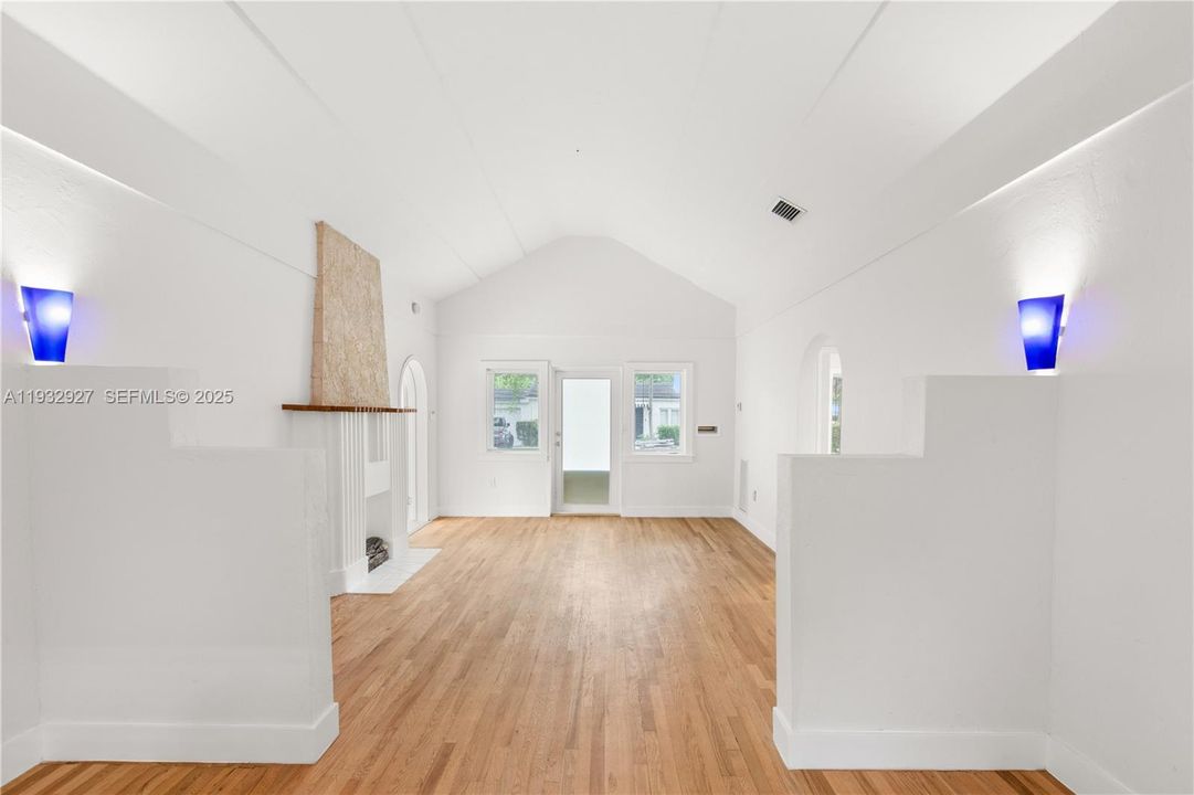 For Rent: $5,248 (3 beds, 2 baths, 1180 Square Feet)